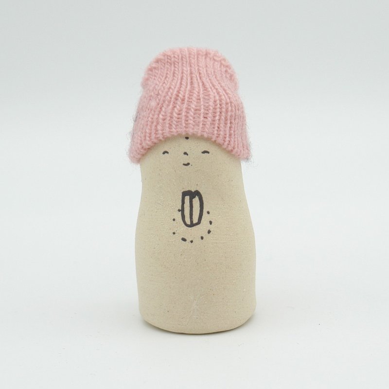 手作陶偶 戴针织帽的石塑像 S尺寸 - 摆饰 - 陶 卡其色