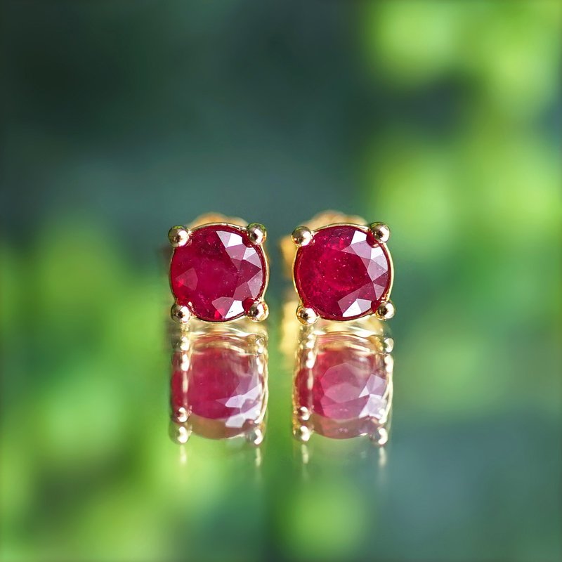 18KGP 5mm 红宝石钉状耳环 Friede - 耳环/耳夹 - 宝石 红色