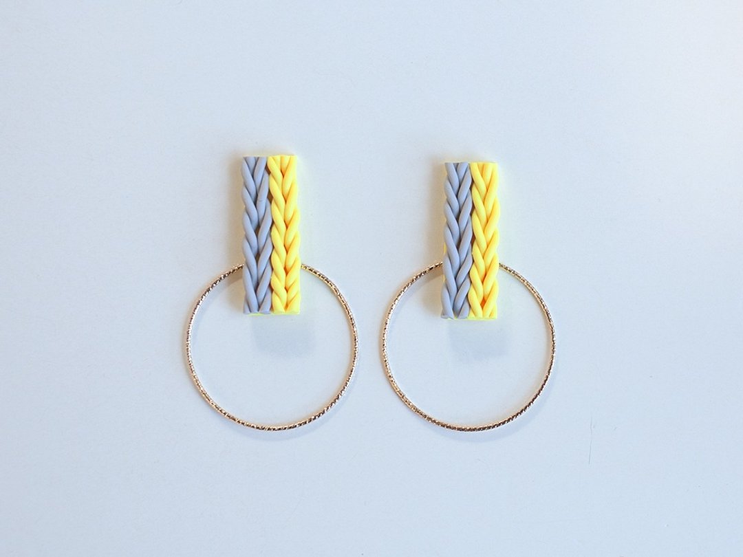 Knit and hoop earrings / earring / yellow · ash - 耳环/耳夹 - 粘土 黄色