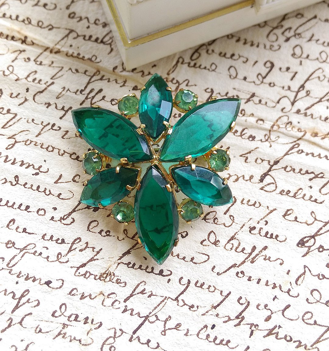 Vintage Jewelry 西洋古董饰品 绿莱茵 花朵 别针 - 徽章/别针 - 其他金属 金色