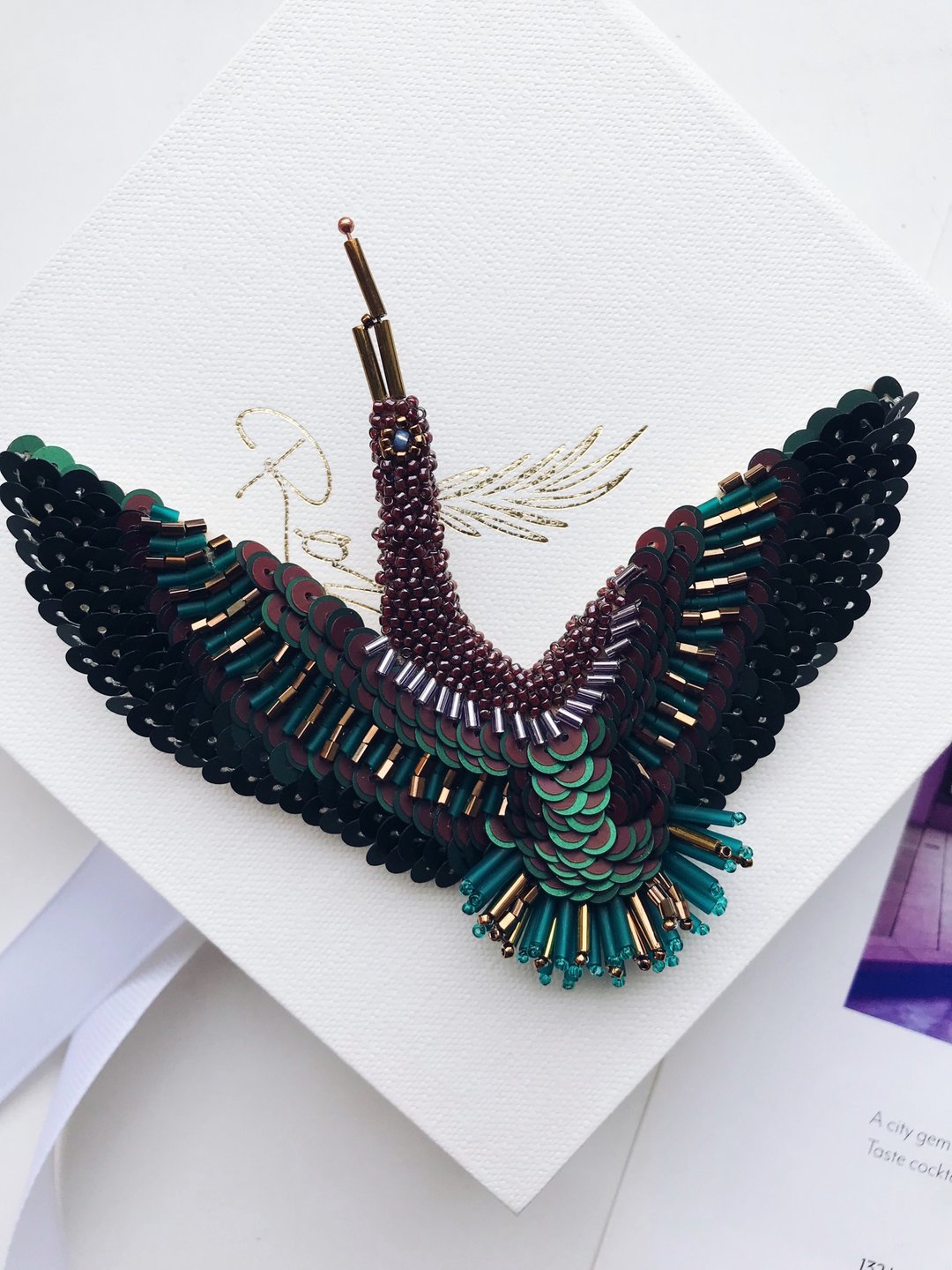 Brooch bird, Embroidered brooch, Beaded Brooch , Bird Lover, Handmade Crane - 胸针 - 绣线 绿色