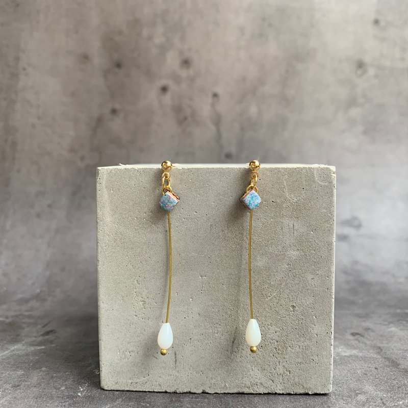 water drops - 黄铜贝壳珠垂吊感优雅皮革耳环 - 耳环/耳夹 - 真皮 