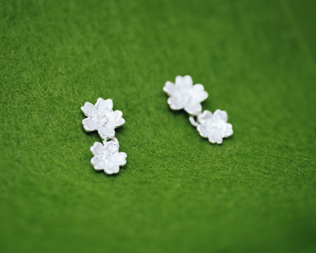 Japanese blossom Silver earrings - Two flowers - Sakura cherry blossom flowers - 耳环/耳夹 - 银 银色