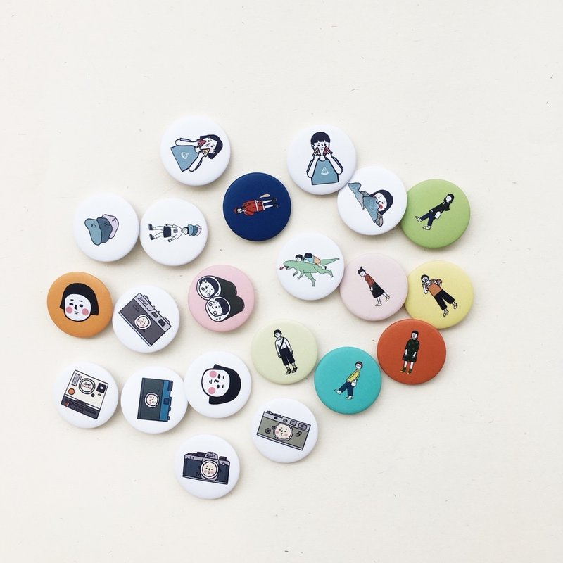 Buddy | 32mm 小徽章们 - 徽章/别针 - 塑料 多色