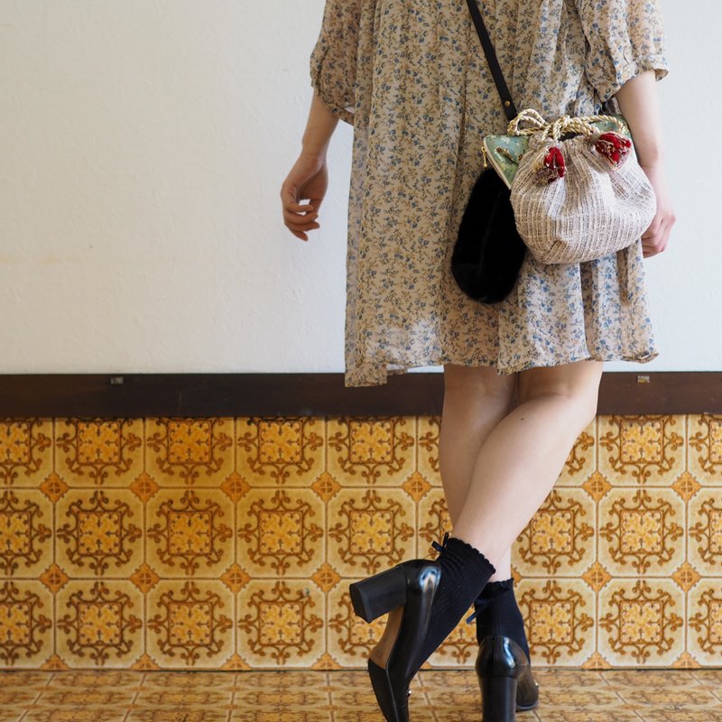 Celebrity Fancy Tweed Cat Drawstring Shoulder Bag (One Piece / Free Shipping) - 侧背包/斜挎包 - 棉．麻 卡其色