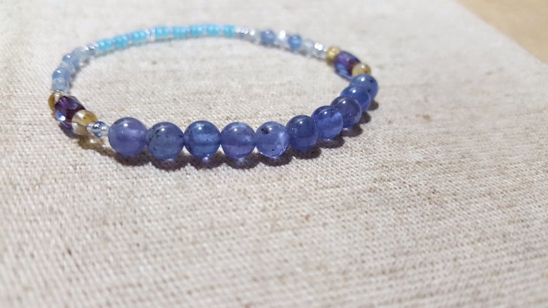 crystal in dearsharka || 丹泉石 x 钛晶 x 蓝玛瑙．映蓝光绚的静灿美丽 - 手链/手环 - 宝石 蓝色