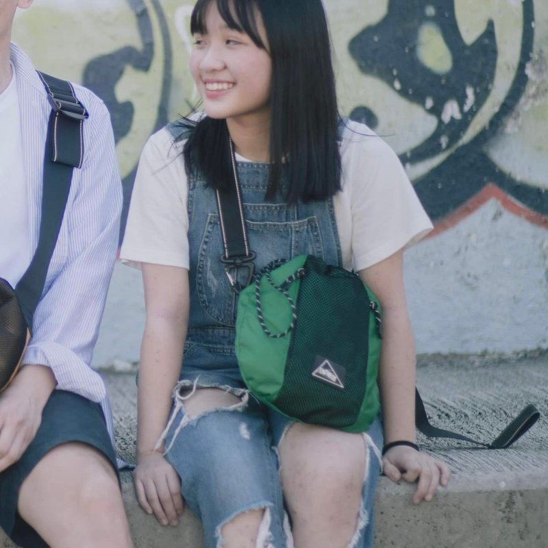 THEO抽绳两用袋 - 侧背包/斜挎包 - 环保材料 绿色