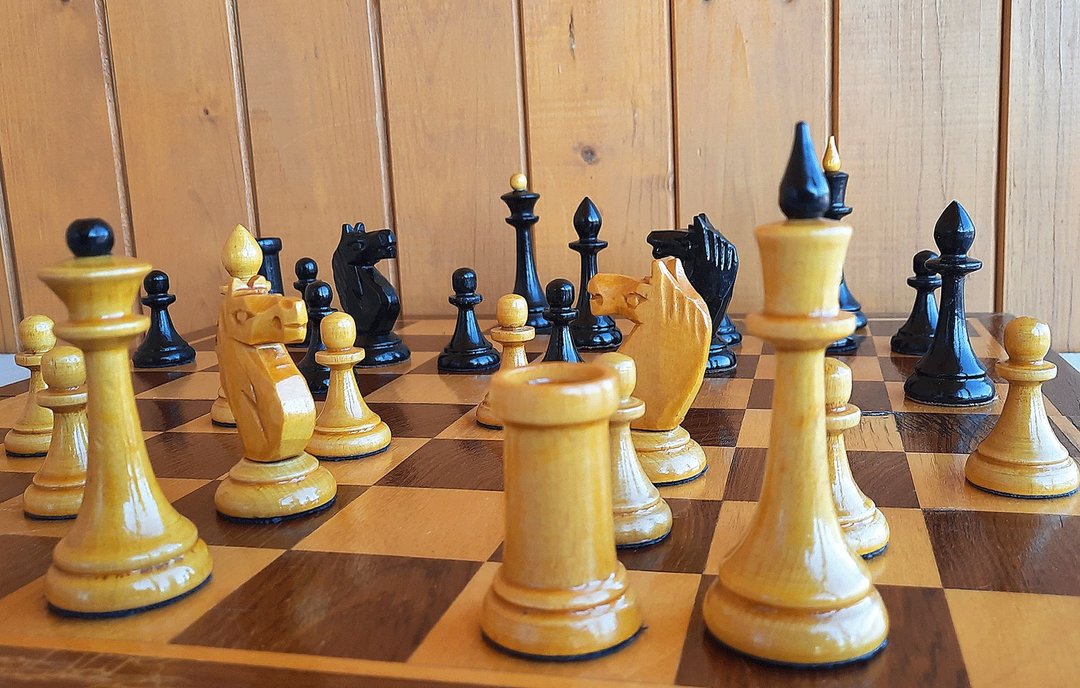 Soviet wooden chess set: big folding 45 cm chessboard + vintage chessmen 1960s - 桌游/玩具 - 木头 