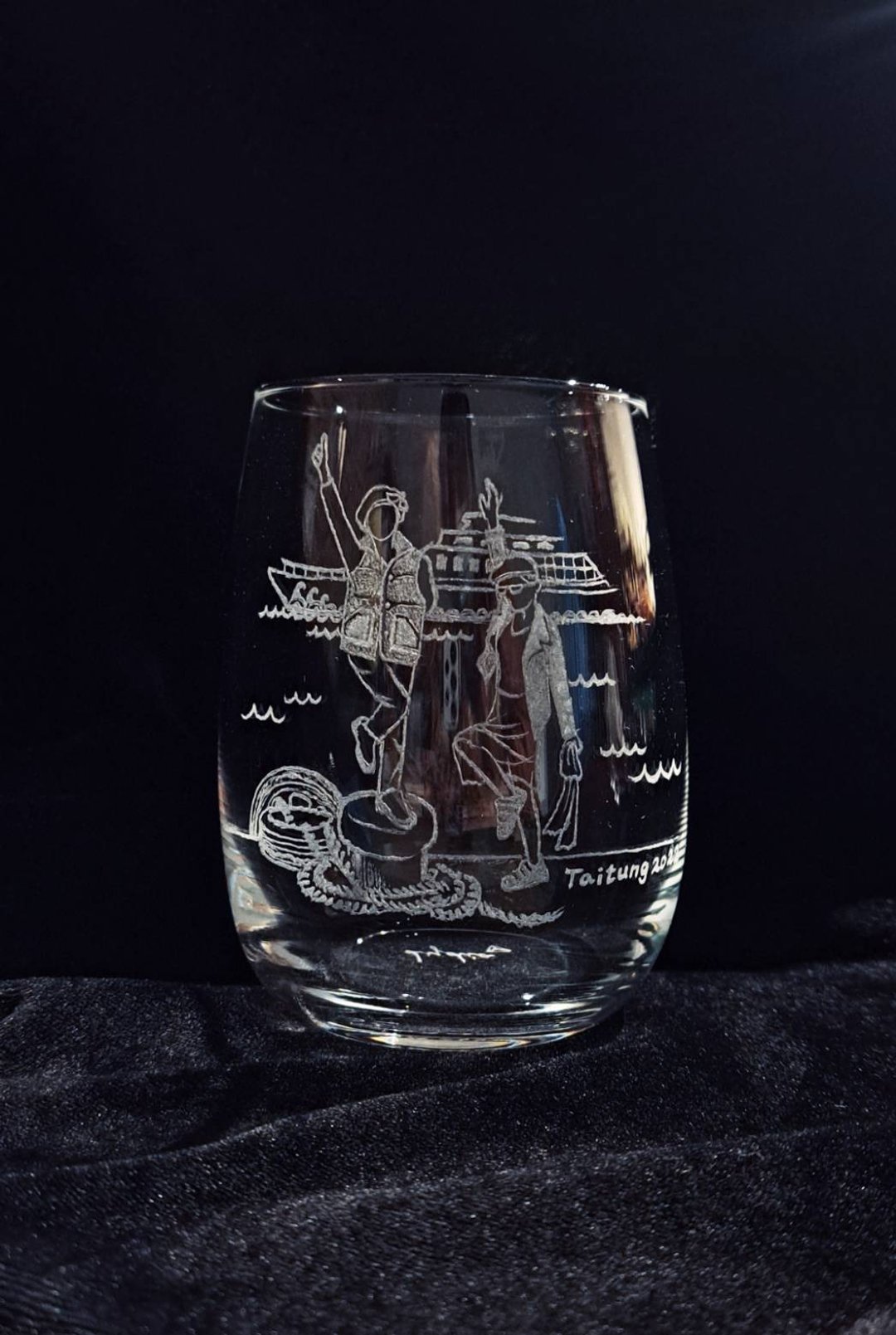 定制 - 纯手工雕刻玻璃杯 -【人物轮廓线速写】 ( 含背景*无五官) - 玻璃杯 - 玻璃 