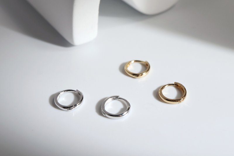 【不败基本款】极小圈。纯银易扣耳环 - 耳环/耳夹 - 纯银 银色