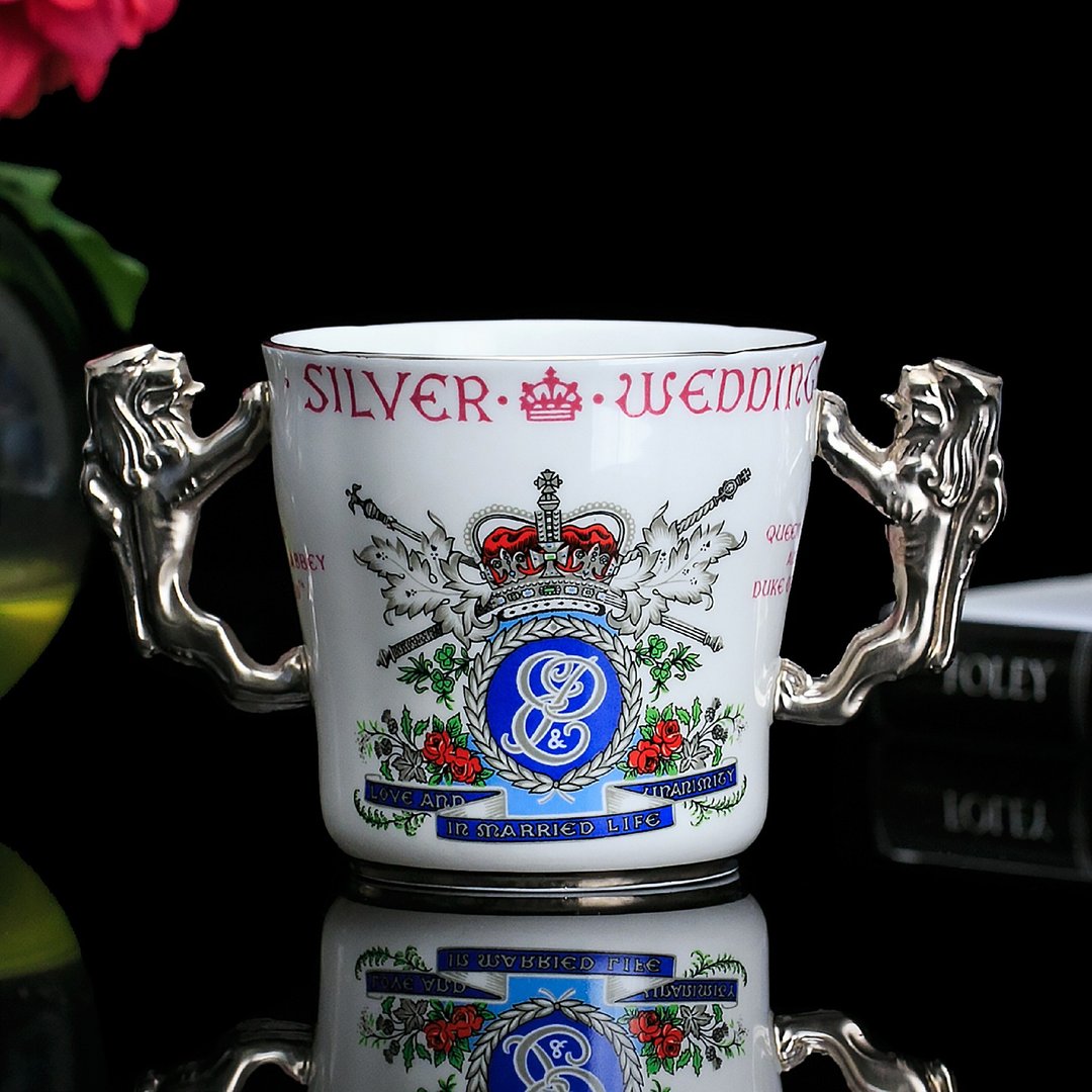 英国制Royal Albert Paragon女王1972细致骨瓷白金双耳咖啡马克杯 - 咖啡杯/马克杯 - 瓷 
