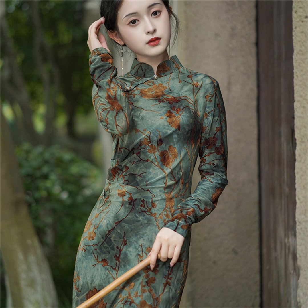 晚情 新中式改良旗袍 長袖扎染復古洋裝 國風印花優雅長裙 - 旗袍 - 聚酯纤维 绿色