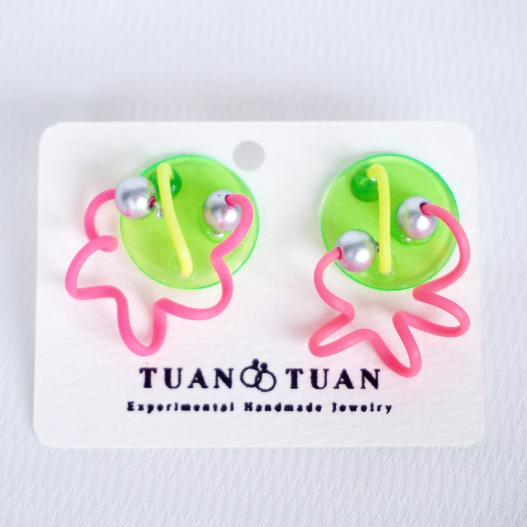 粉粉绿绿撞色可爱少女风耳钉 Hand made 手作 Pinkoi時尚 - 耳环/耳夹 - 压克力 多色