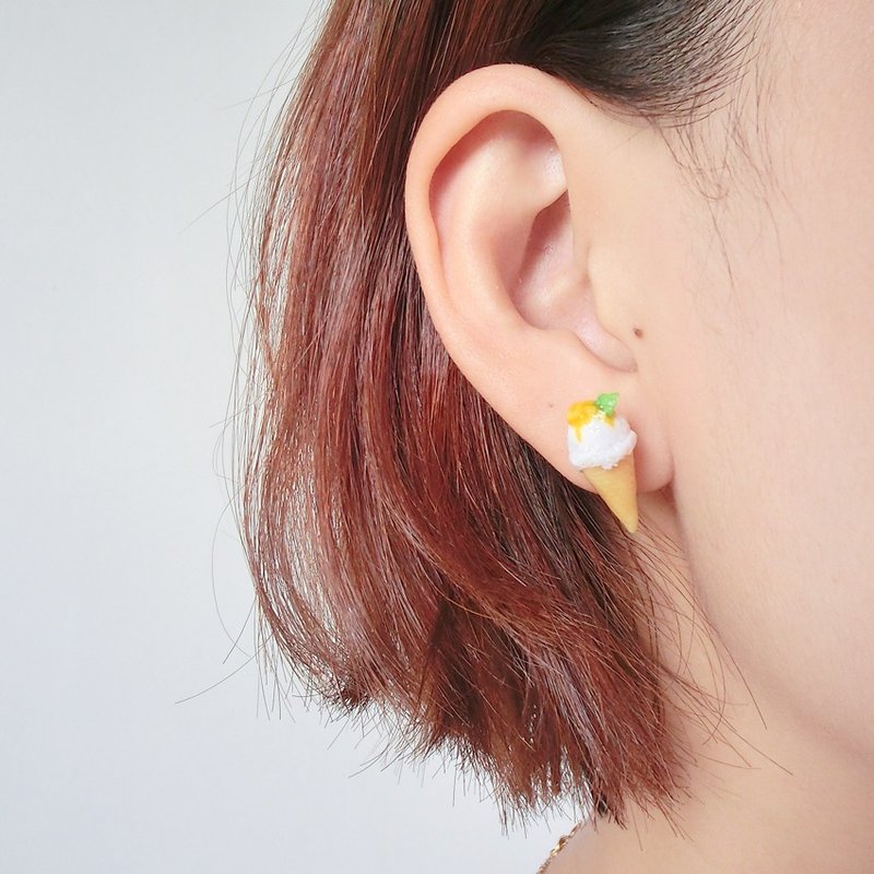 MoonMade 原创手制 食玩饰品 袖珍甜筒 耳钉 雪糕 耳坠 冰淇淋 耳针 S925纯银耳针 蓝莓 樱桃 巧克力 原味可选 超SWEET生日礼物 冰凉夏日 - 耳环/耳夹 - 粘土 多色