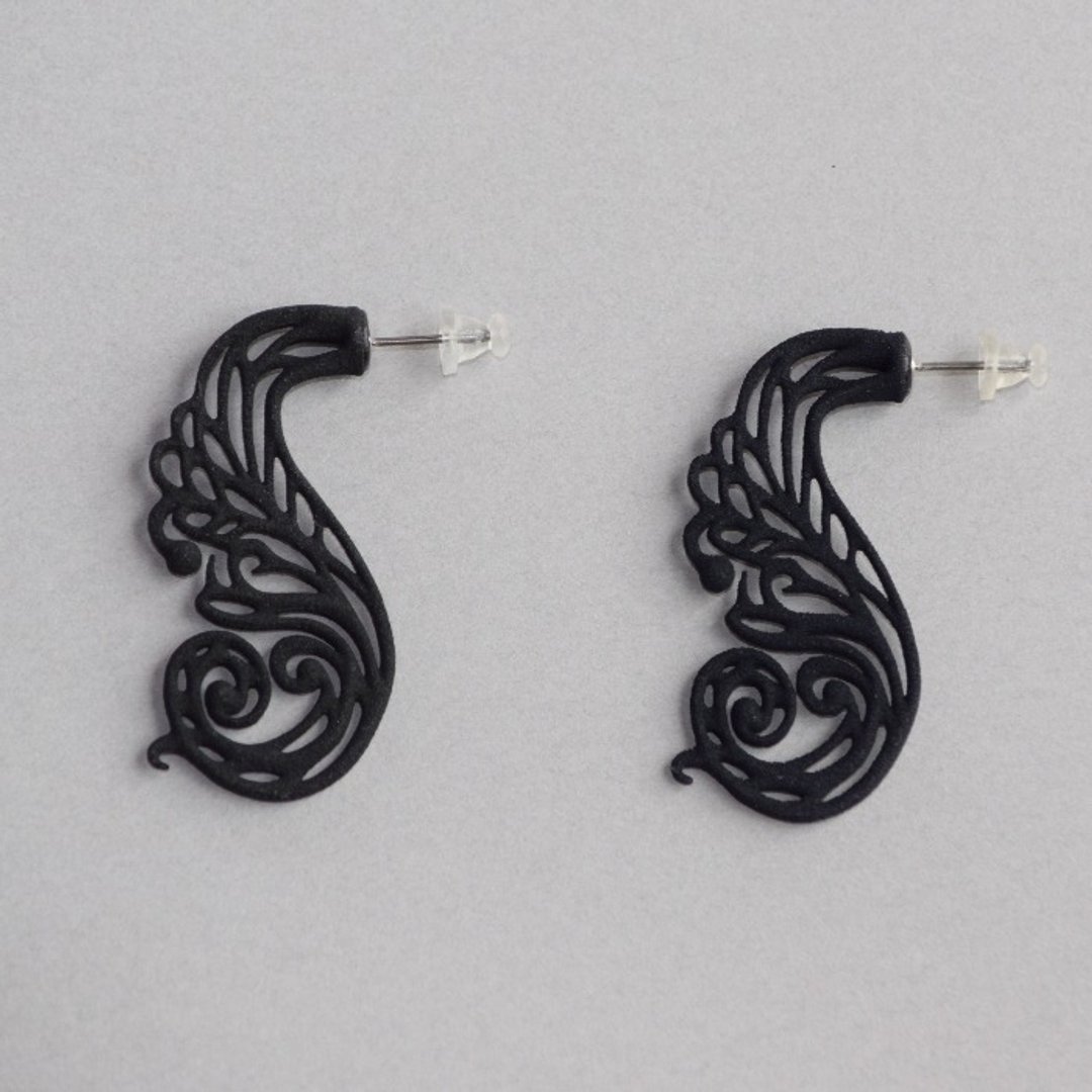 mollis black earrings - 耳环/耳夹 - 塑料 黑色