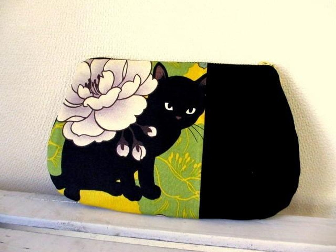 Black Cat Japanese pattern flat pouch * yellow B - 化妆包/杂物包 - 棉．麻 黄色