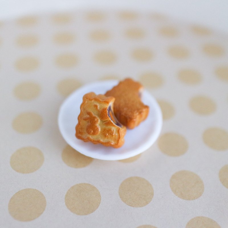 广式月饼-方型(小兔望月) 咬一口 单颗 中秋月饼 耳环饰品 - 耳环/耳夹 - 粘土 橘色
