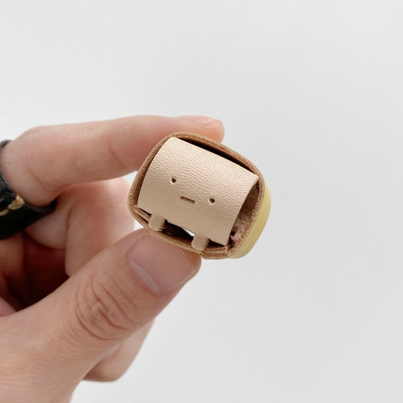 使用天然手染皮革制作的小型疗愈物件【otumami / おつまみ】 - 摆饰 - 真皮 多色