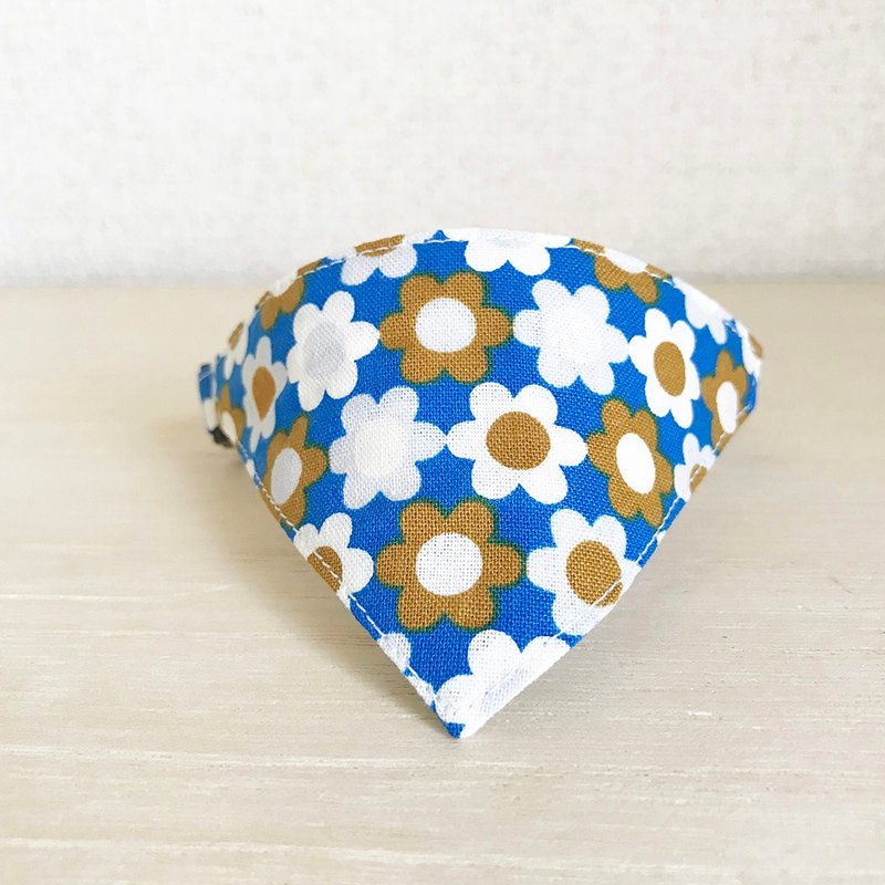 [Geo Flower Pattern] Bandana Style Safety Collar for Cats Safety Collar Cat Collar - 项圈/牵绳 - 棉．麻 蓝色