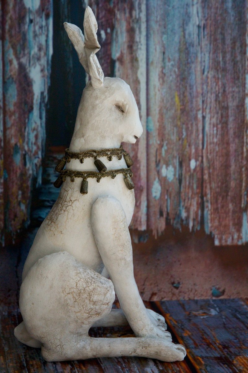 White and Gold Rabbit in Primed Textile. 2023 year symbol - 玩偶/公仔 - 棉．麻 白色