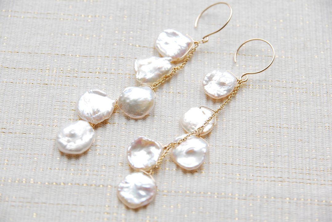 Suzunari earrings Keshiparu (14kgf) - 耳环/耳夹 - 宝石 白色