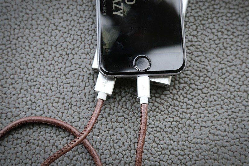 Optima Lightning 皮革充电传输线 银 - 充电宝/传输线 - 人造皮革 灰色