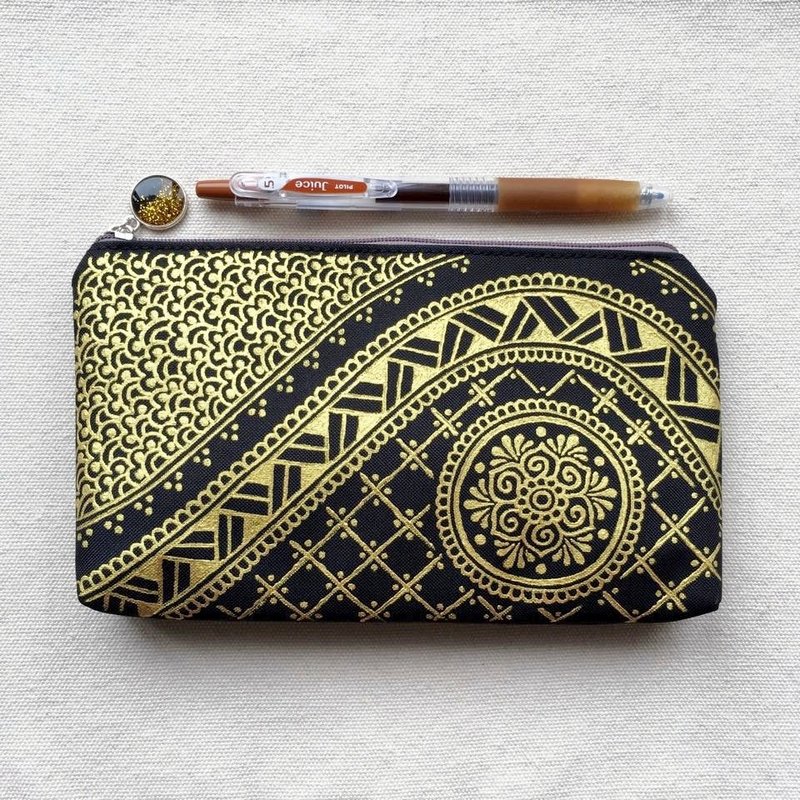 手绘收纳包 杂物包 小物包 收纳袋 笔袋 铅笔袋 化妆包 零钱包 拉链 笔盒 钱包 手机袋 金 黑色 Henna Mandala 设计 彩绘 汉娜 蔓蒂 曼陀罗 禅绕 民族 印度彩绘 帆布 - 化妆包/杂物包 - 棉．麻 黑色