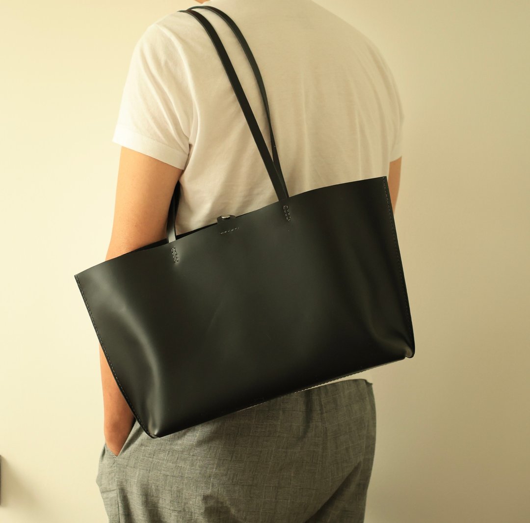 Minimal Leather Tote 意大利牛皮托特包・A4 笔电包・极简日常肩 - 侧背包/斜挎包 - 真皮 黑色