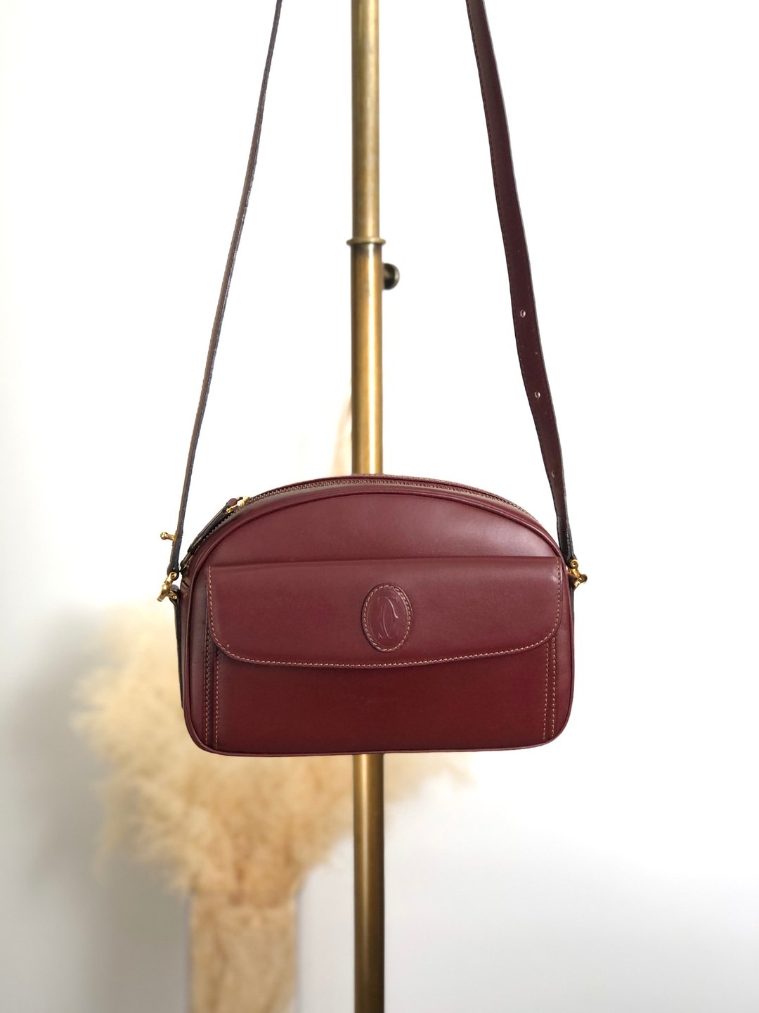 【 日本直送 名牌中古包 】Cartier 卡地亚 Must de Cartier 系列 肩背包 酒红色 标志 皮革 vintage 中古 5y6wrj - 侧背包/斜挎包 - 真皮 红色