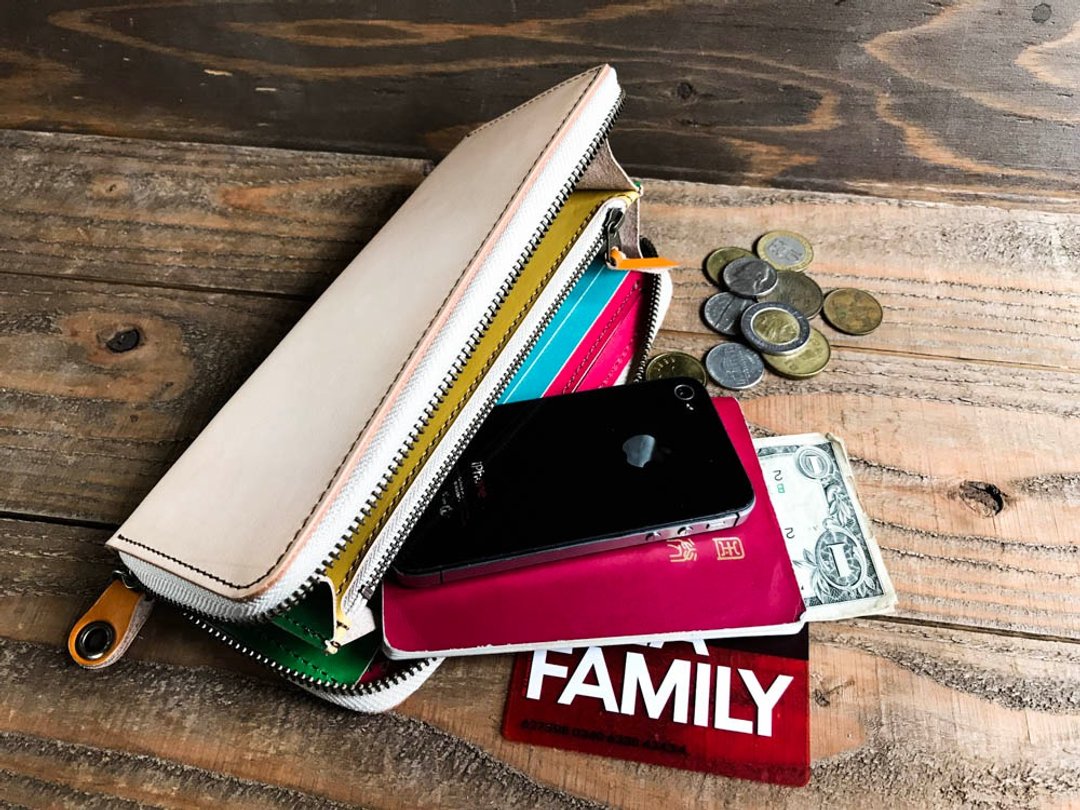 ROUND Nostalgic retro pop round zip wallet RZW-WRNT-YGC-B that fits your smartphone neatly - 皮夹/钱包 - 真皮 卡其色