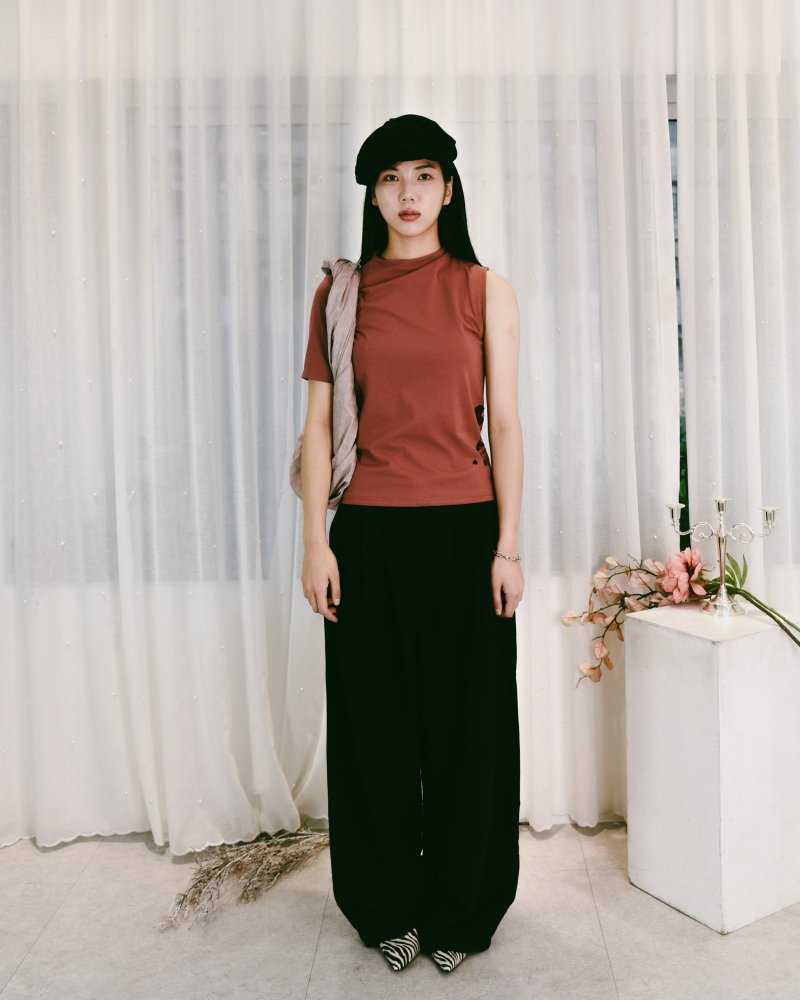 高领缀镂空细节 T 恤 (红色) - 女装 T 恤 - 环保材料 红色