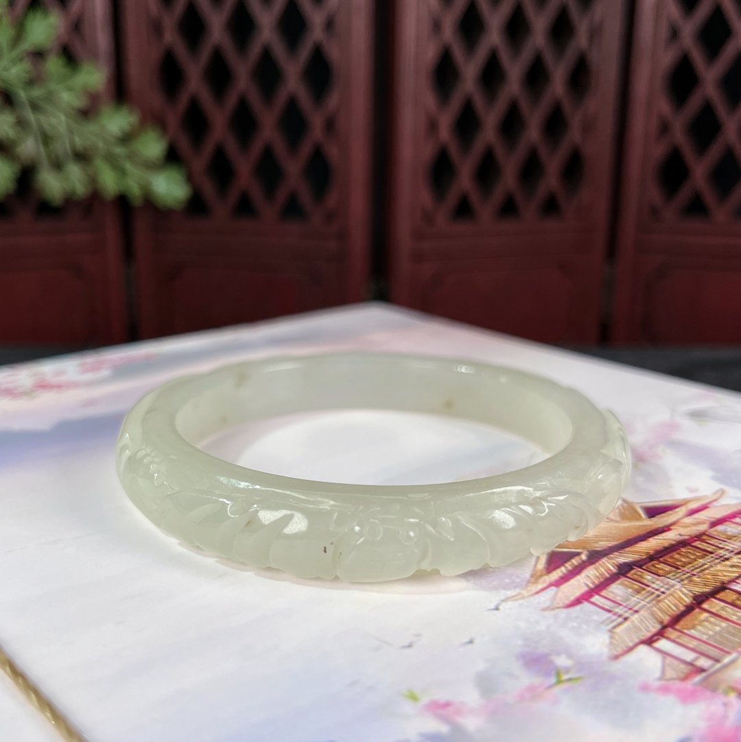 和田玉湖水绿手镯52MM 老料青白飘糖花玉手环 附证书 福在眼前 - 手链/手环 - 玉石 绿色