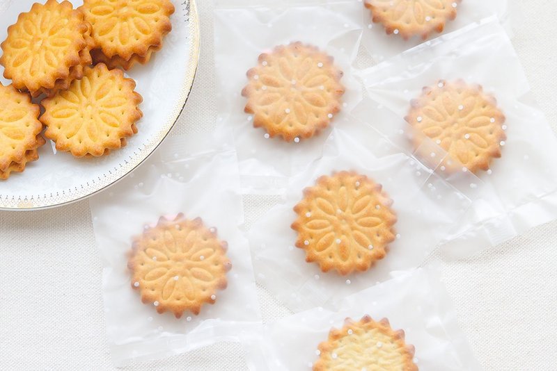 点点磨砂袋装 莓好爱情 草莓夹心饼干 单入 - 零食/点心 - 新鲜食材 白色