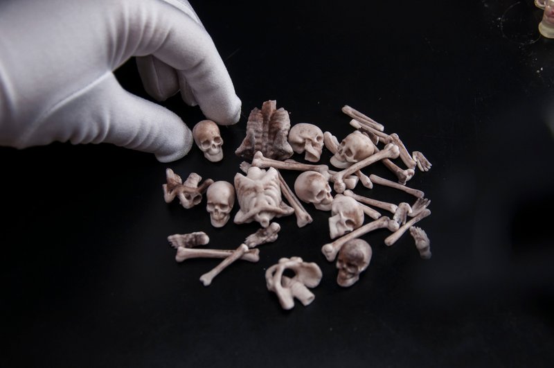 Set of handmade bones. Faux skeleton horror miniature for dollhouse or diorama - 玩偶/公仔 - 其他材质 黄色