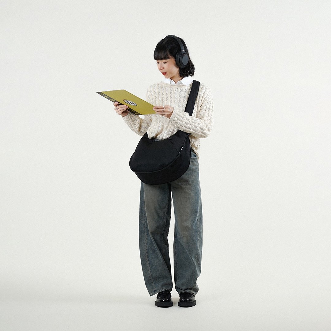 【FW25全新Wander系列】ZION 可扩展半月包 斜背包 (翠黑色) - 侧背包/斜挎包 - 环保材料 黑色