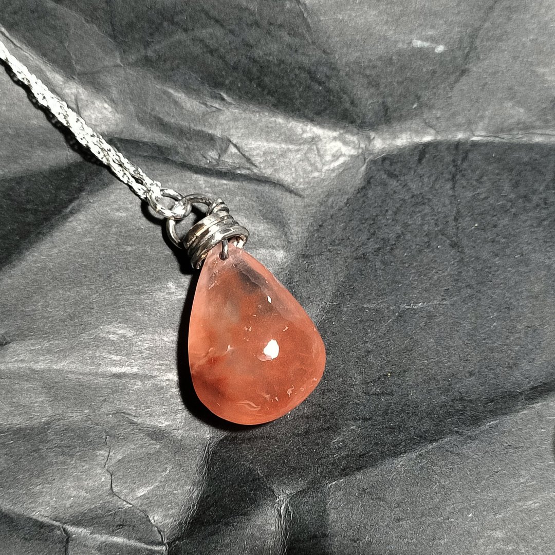 红兔毛水晶银吊墬 - 项链 - 水晶 红色