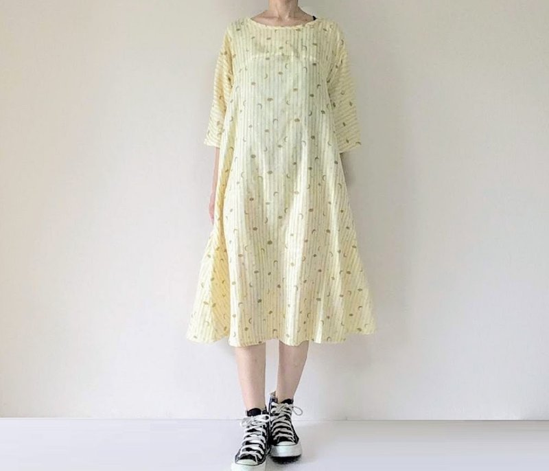 Crescent and Cloud Flare One Piece Dress Double Gauze Yozora's Star Striped Yellow - 洋装/连衣裙 - 棉 黄色
