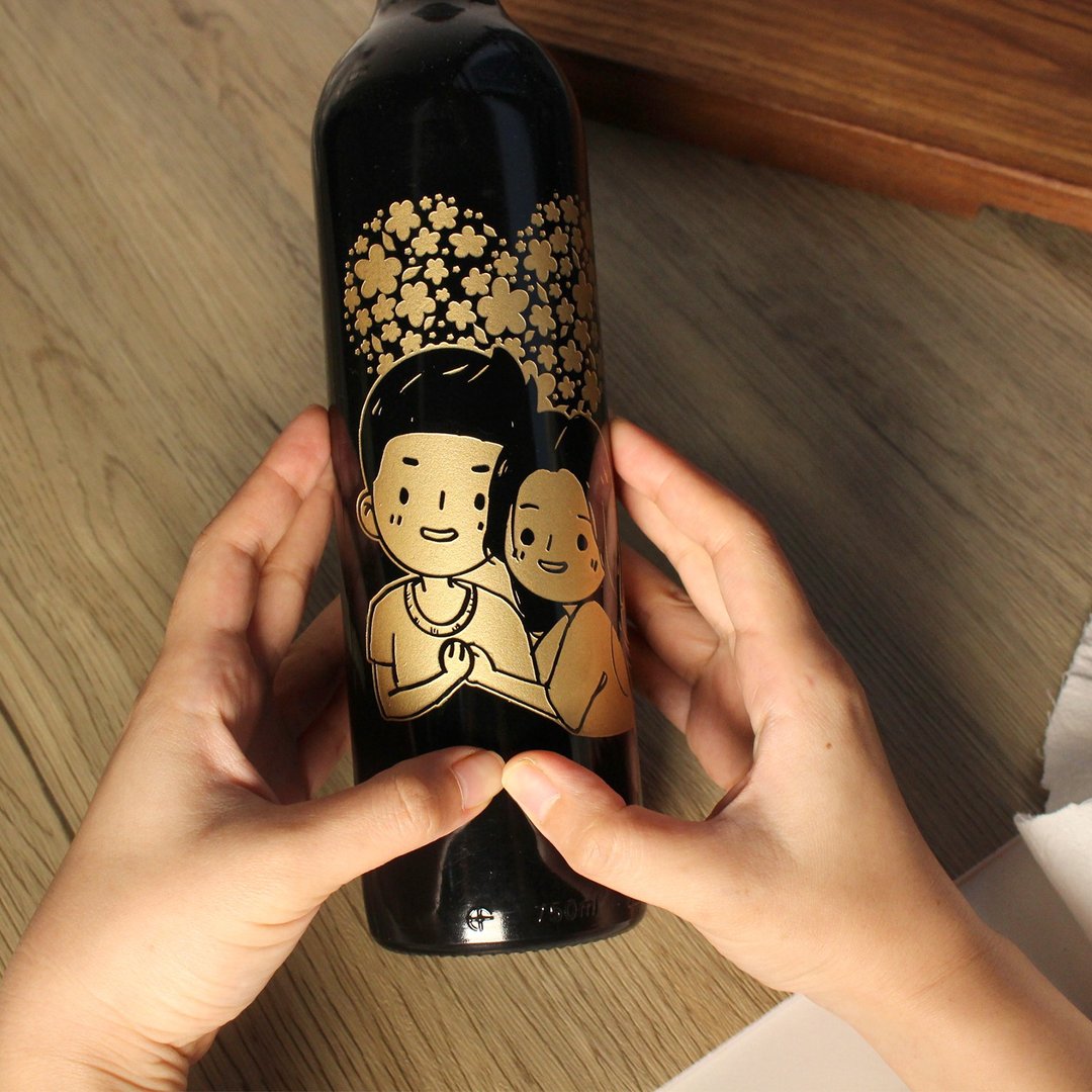 【定制】生日周年庆礼物 西班牙红酒 Q版人像雕刻 - 酒类 - 玻璃 