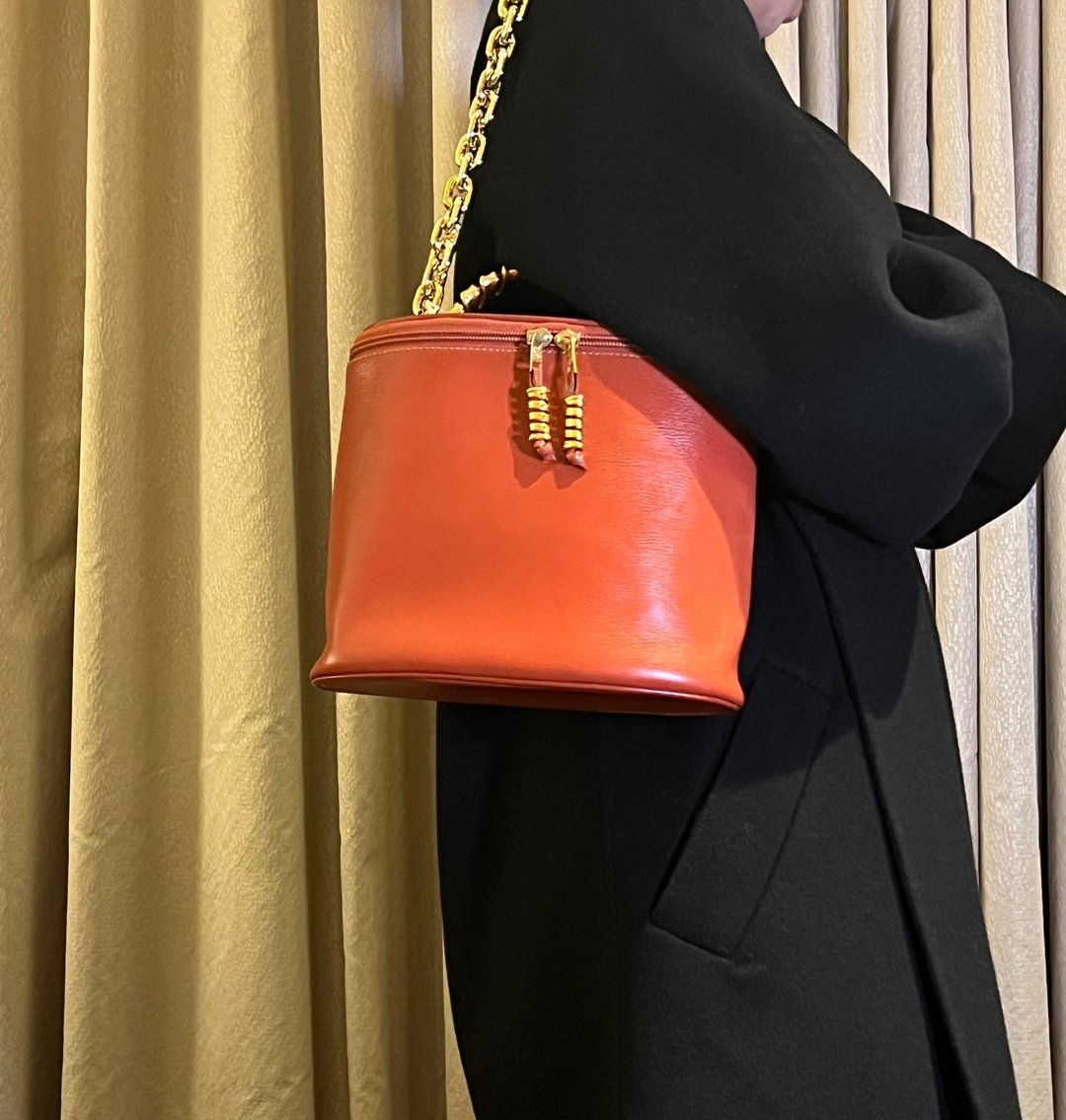 Loewe红色椭圆蛇骨手提袋肩背包 送肩带 日本二手Vintage - 手提包/手提袋 - 真皮 红色