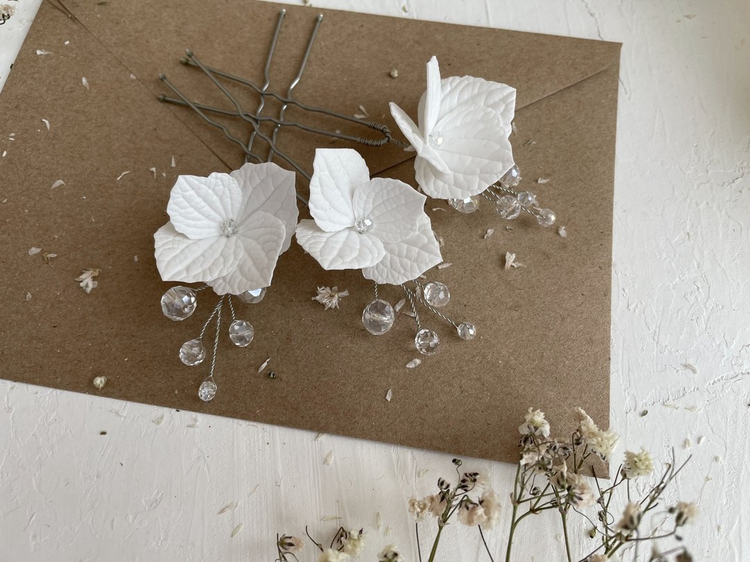 White hydrangea bridal hair pieces wedding floral hairpin Flowers bobby pins - 发饰 - 其他材质 白色