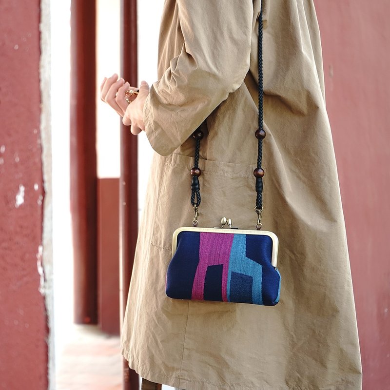 絣织型染随行斜背收纳口金包/和服创意创作/手机侧背包 - 手机壳/手机套 - 棉．麻 