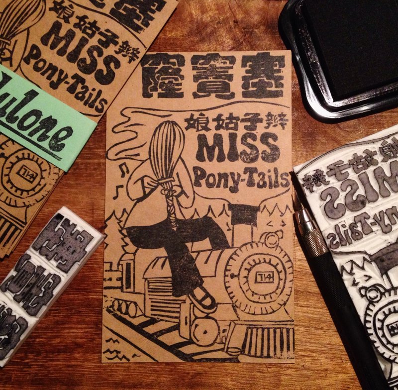 明信片系列 辫子姑娘 MISS PONY-TAILS / 手工雕刻图章 手工印制 - 卡片/明信片 - 纸 咖啡色