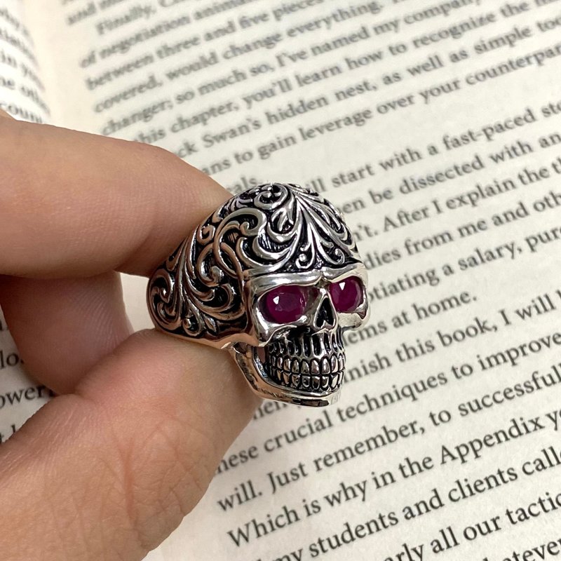 Gothic Style Skull Ring Filigree Pattern with Ruby Stone 925 Sterling Silver - 戒指 - 纯银 银色