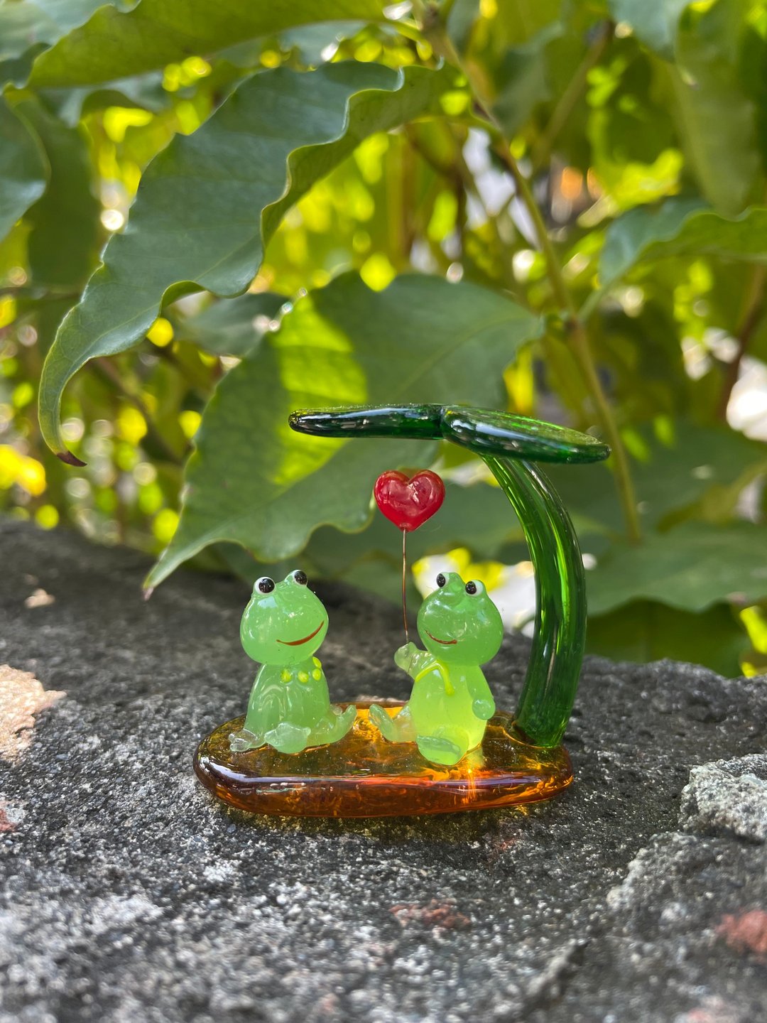 水晶玻璃 手工制作 可爱青蛙 情侣 荷叶爱心 - 摆饰 - 玻璃 