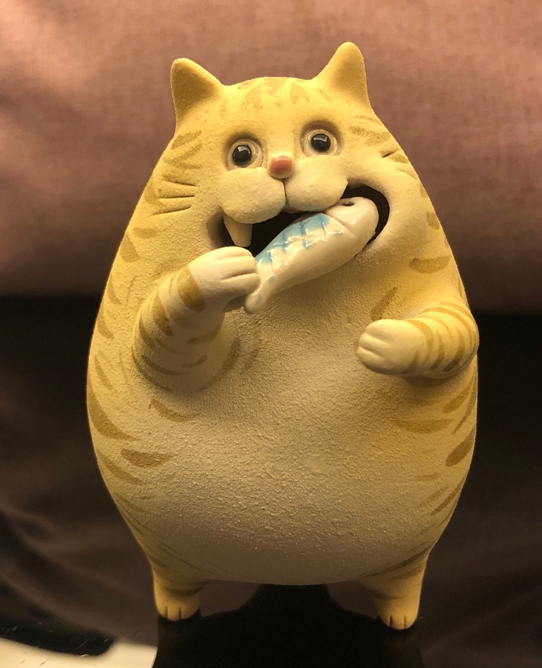 懒懒猫系列-站立吃鱼 - 玩偶/公仔 - 陶 黄色