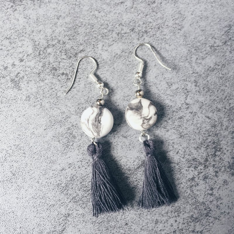 浅灰色扁珠轻黏土水墨耳环 - 耳环/耳夹 - 粘土 灰色