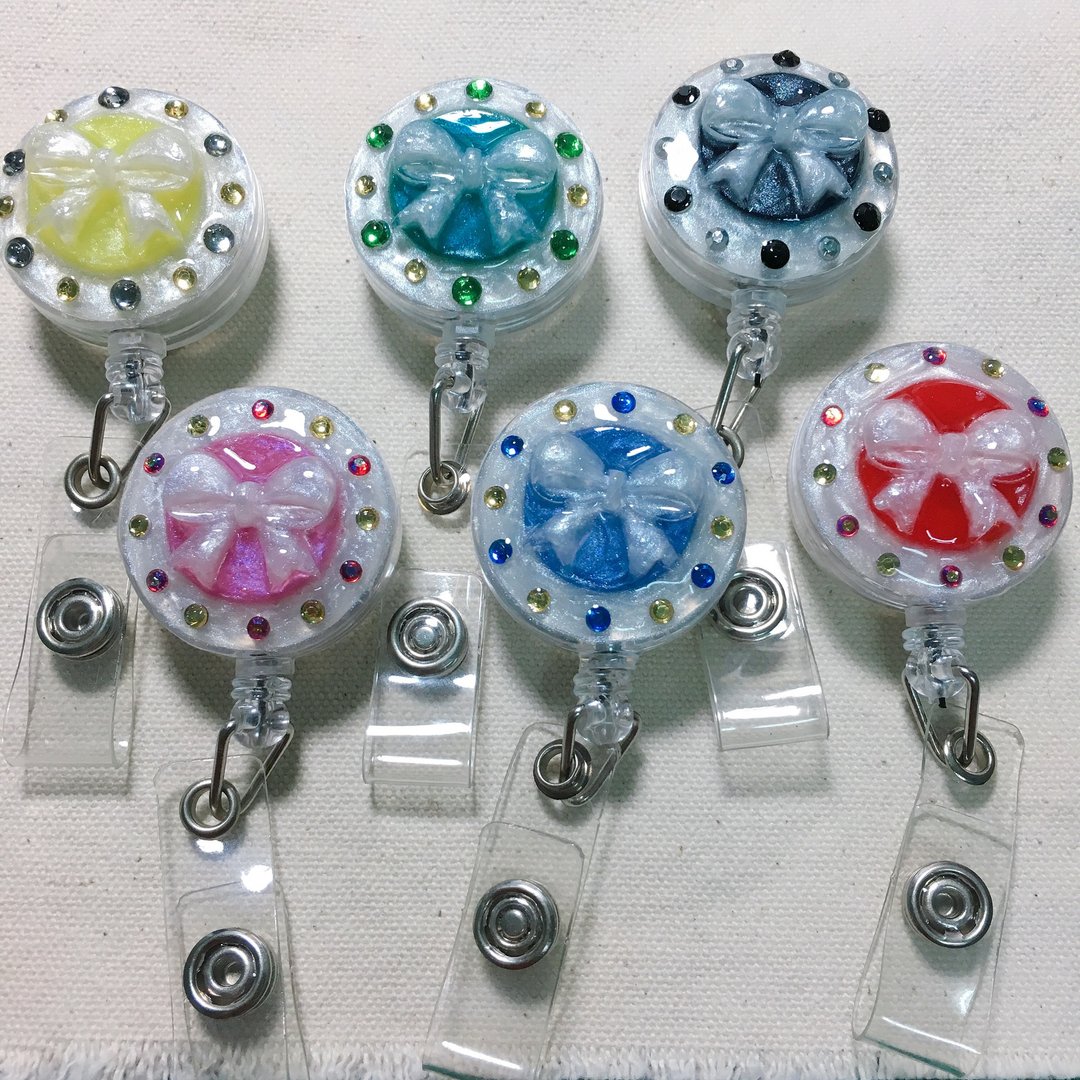 妈妈最爱蝴蝶结 伸缩车票证件背扣夹 - 证件套/卡套 - 塑料 多色