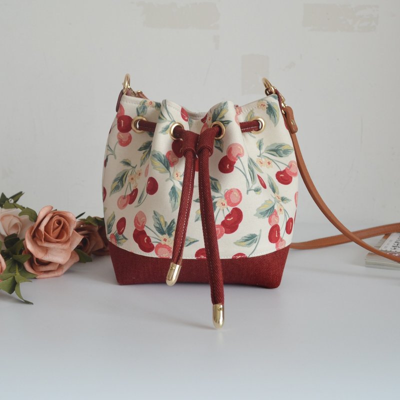 侧背水桶包 / 斜跨布包 / 樱桃 - 侧背包/斜挎包 - 棉．麻 