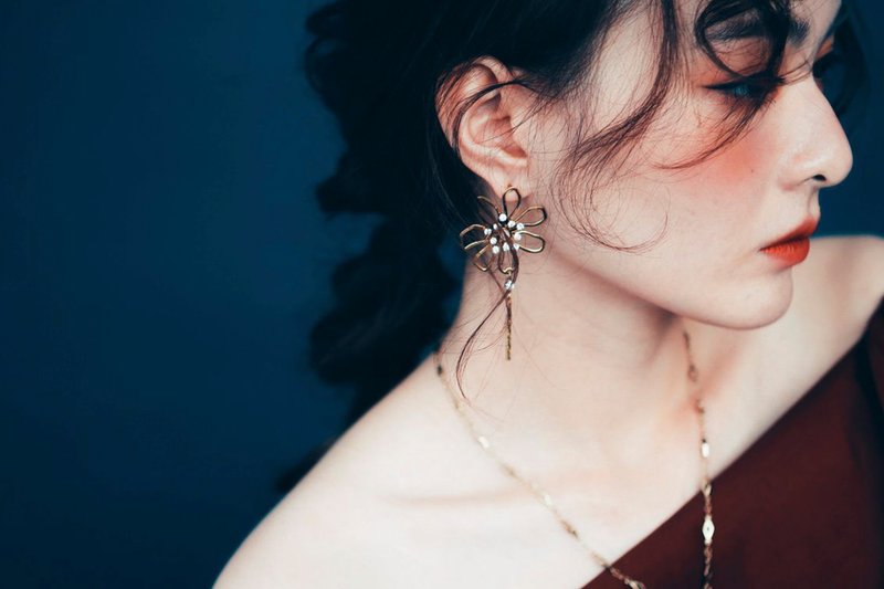 COR-DATE / 线条花儿耳环 - 耳环/耳夹 - 其他材质 