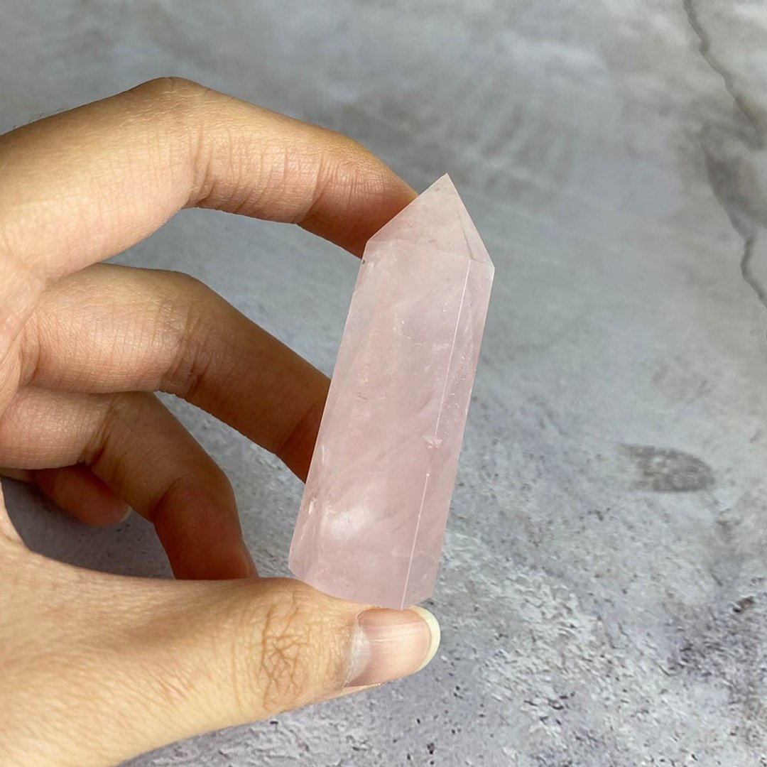 【微瑕特惠】水晶柱 -  粉晶  办公室疗愈设备摆饰 不伤心福利品 - 摆饰 - 宝石 粉红色